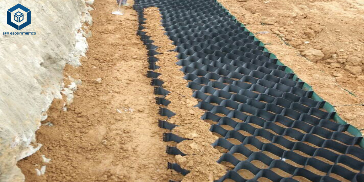 Construction de routes avec géocellules de protection des pentes Construction de routes avec géocellules de protection des pentes