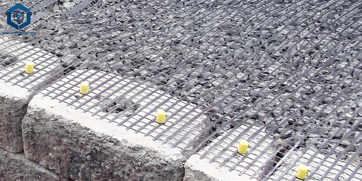 Geogrid Mesh Retaining Wall System for Erosion Control Geogrid Mesh Retaining Wall System for Erosion Control