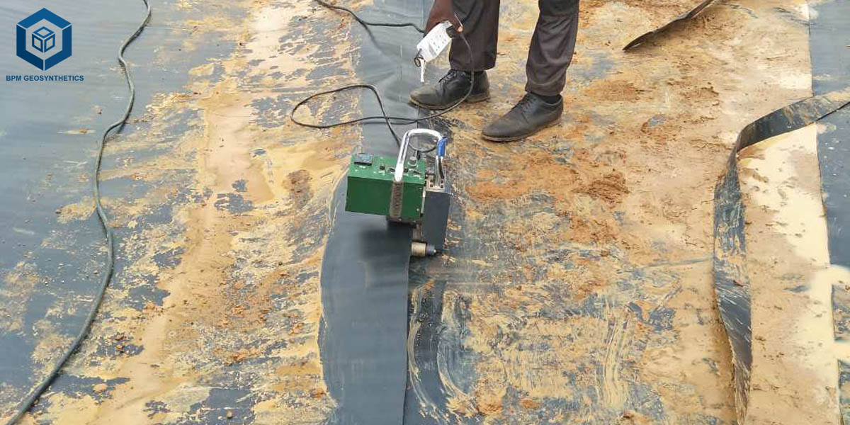 Professional Geomembrane Welding Equipment for Pond Liner Construction Professional Geomembrane Welding Equipment for Pond Liner Construction