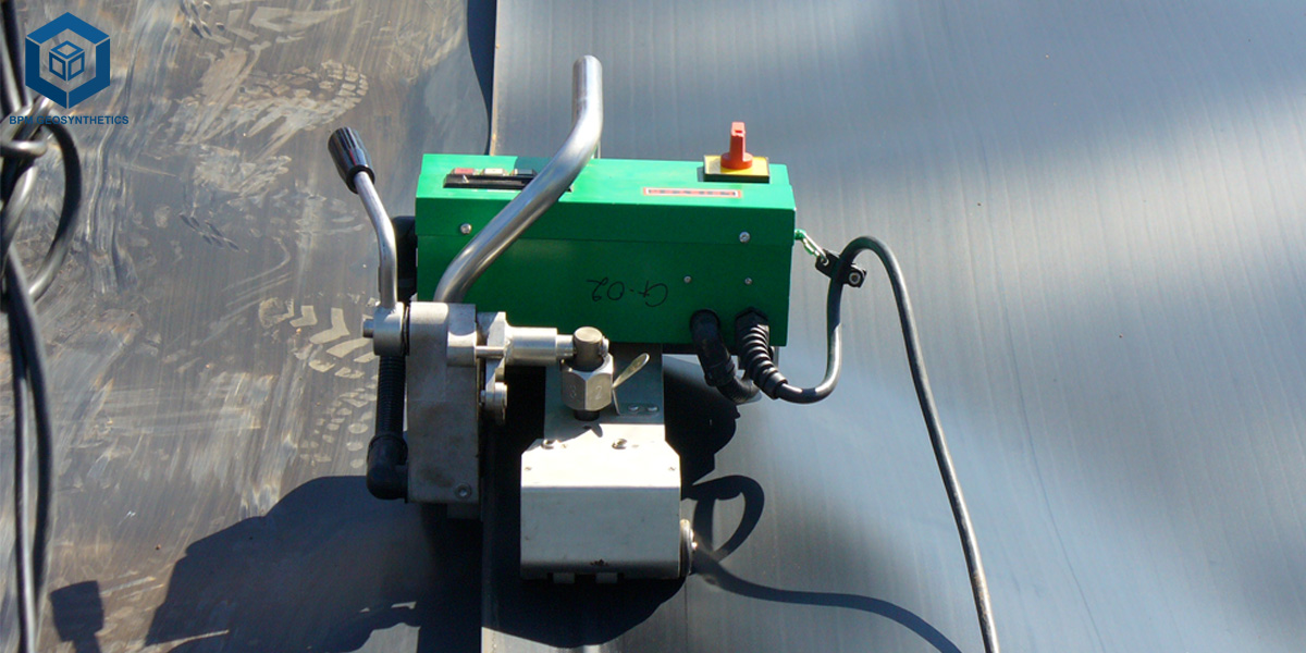 Portable Geomembrane Welding Machine for On-site Applications Portable Geomembrane Welding Machine for On-site Applications