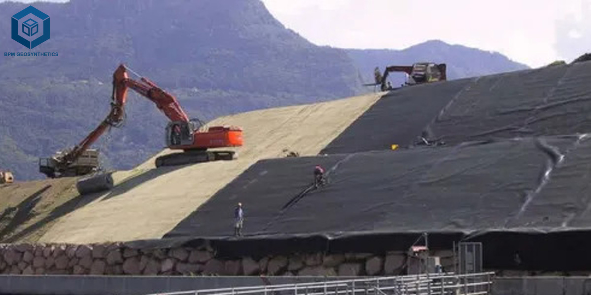 Giá tấm lót HDPE dùng cho các ứng dụng lưu trữ nước dài hạn.