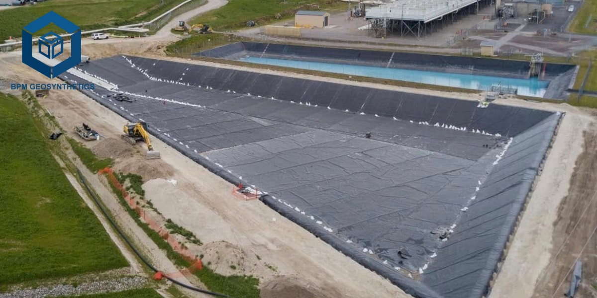 Màng lót HDPE cho bãi chôn lấp chất thải nguy hại